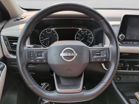 Used 2025 Nissan Rogue SV AWD/4WD image 19