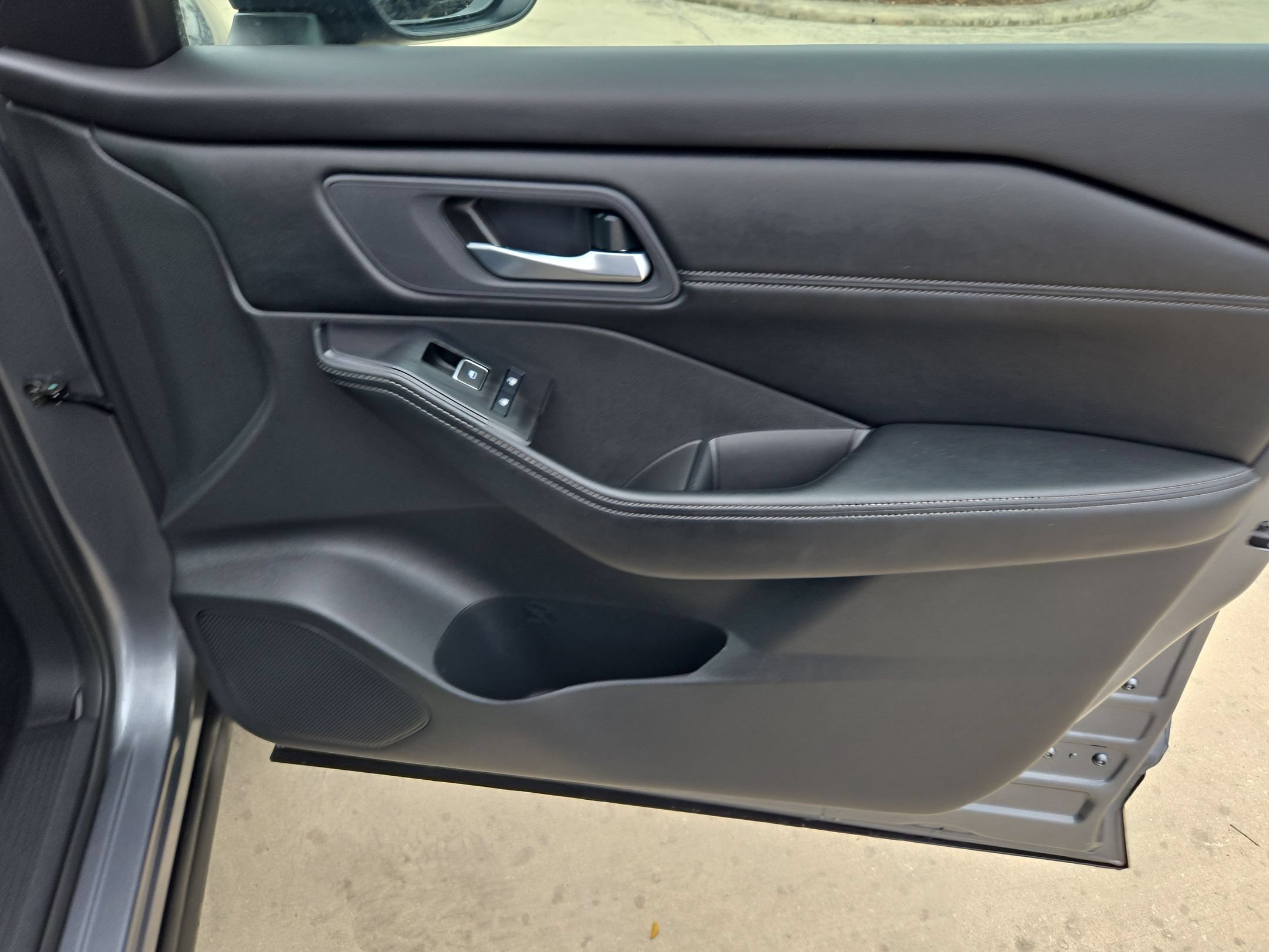 Certified 2026 Nissan Rogue SL FWD image 30
