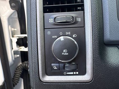 Used 2015 RAM 1500 Express RWD image 15