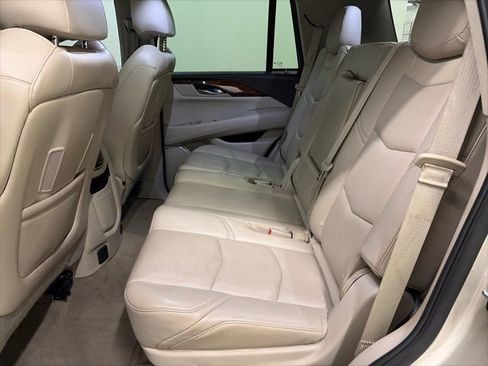 Used 2015 Cadillac Escalade Luxury image 28