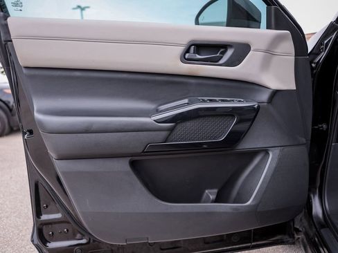 Used 2023 Nissan Pathfinder SV w/ Black Appearance Package image 19