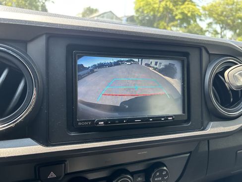 Used 2019 Toyota Tacoma TRD Sport AWD/4WD image 14
