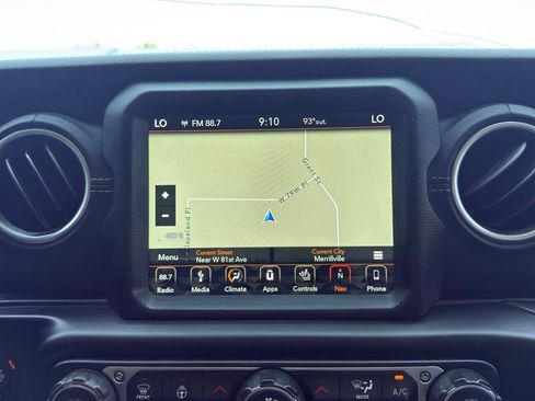 Used 2019 Jeep Wrangler Unlimited Sahara AWD/4WD image 27