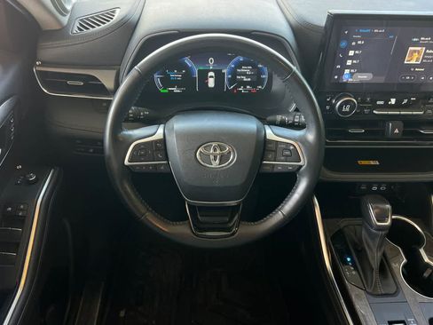 Used 2023 Toyota Highlander Limited AWD/4WD image 16