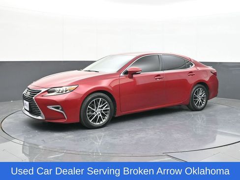 Used 2017 Lexus ES 350 w/ Luxury Package FWD image 4