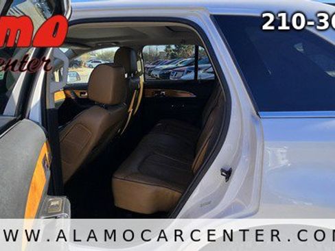 Used 2012 Lincoln MKX AWD image 30