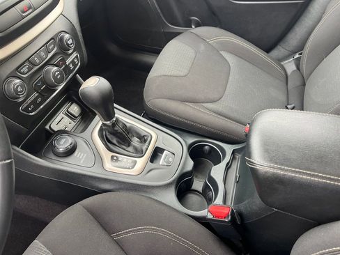 Used 2016 Jeep Cherokee Latitude image 23