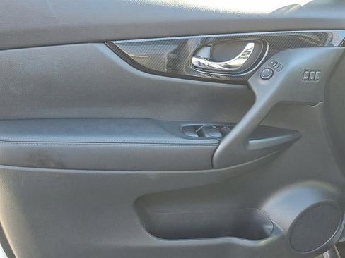 Used 2020 Nissan Rogue SL w/ Premium Package image 12