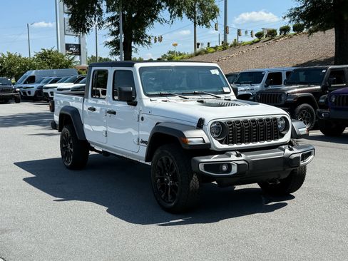 Used 2024 Jeep Gladiator Sport AWD/4WD image 7