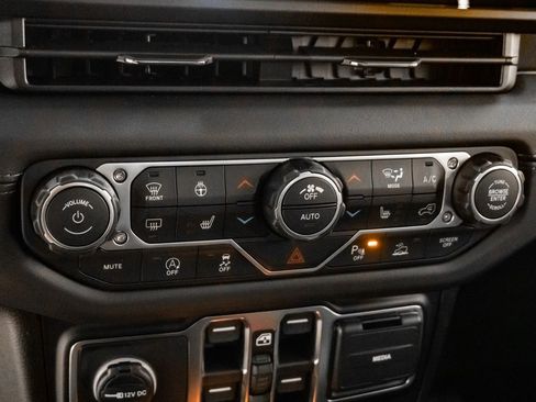 New 2026 Jeep Gladiator Mojave image 18