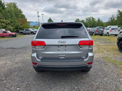 Used 2018 Jeep Grand Cherokee Laredo AWD/4WD image 4