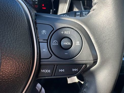 Certified 2025 Toyota Corolla Cross XLE image 33