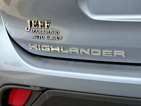 Used 2024 Toyota Highlander XLE FWD image 36