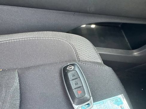 Used 2024 Nissan Pathfinder S AWD/4WD image 13