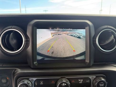 Used 2021 Jeep Wrangler Unlimited Sahara image 5