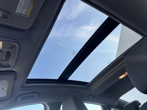 Used 2016 Chevrolet Malibu LT image 23