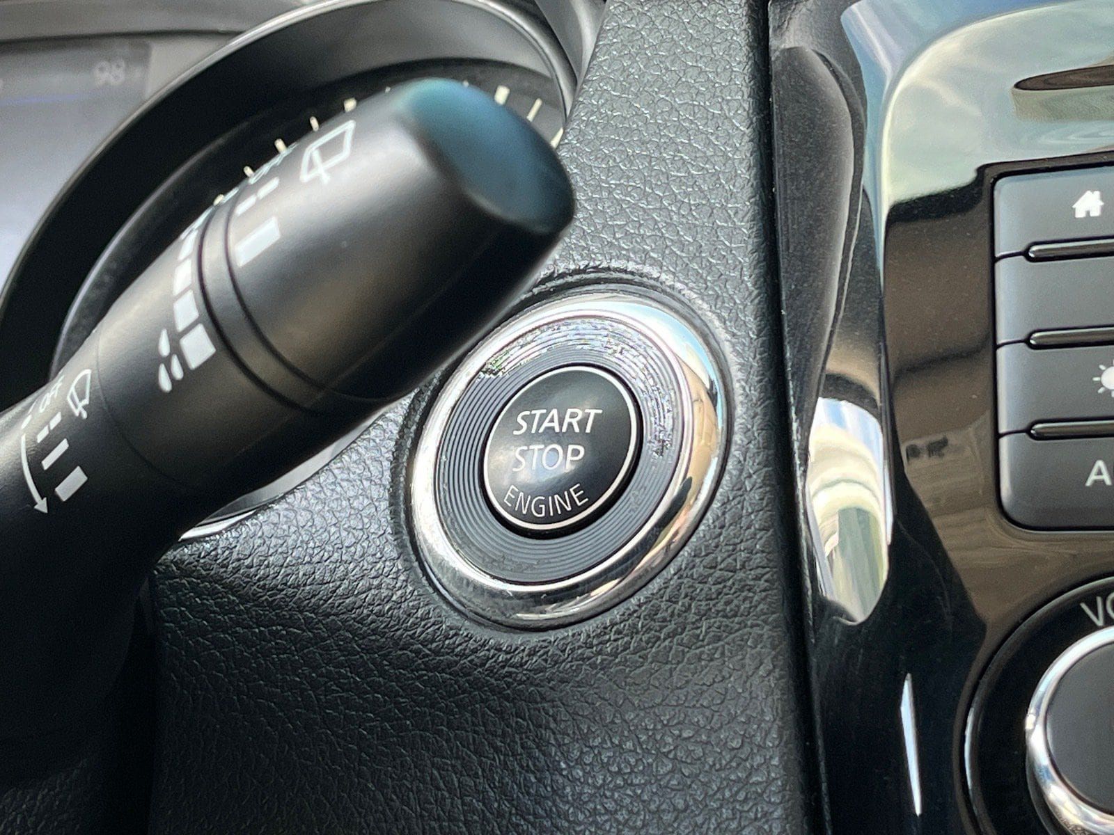 Used 2020 Nissan Rogue SV AWD/4WD image 22