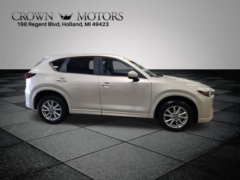 Used 2024 MAZDA CX-5 AWD 2.5 S w/ Select Package image 2