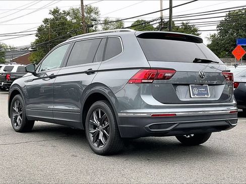 Used 2024 Volkswagen Tiguan SE w/ Panoramic Sunroof Package AWD/4WD image 3