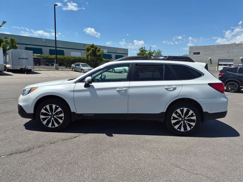 Used 2017 Subaru Outback 3.6R Limited w/ Popular Package #5 AWD/4WD image 2
