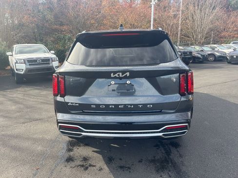 Used 2022 Kia Sorento EX image 11