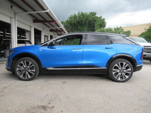Used 2025 Cadillac Optiq Luxury 2 AWD/4WD image 5