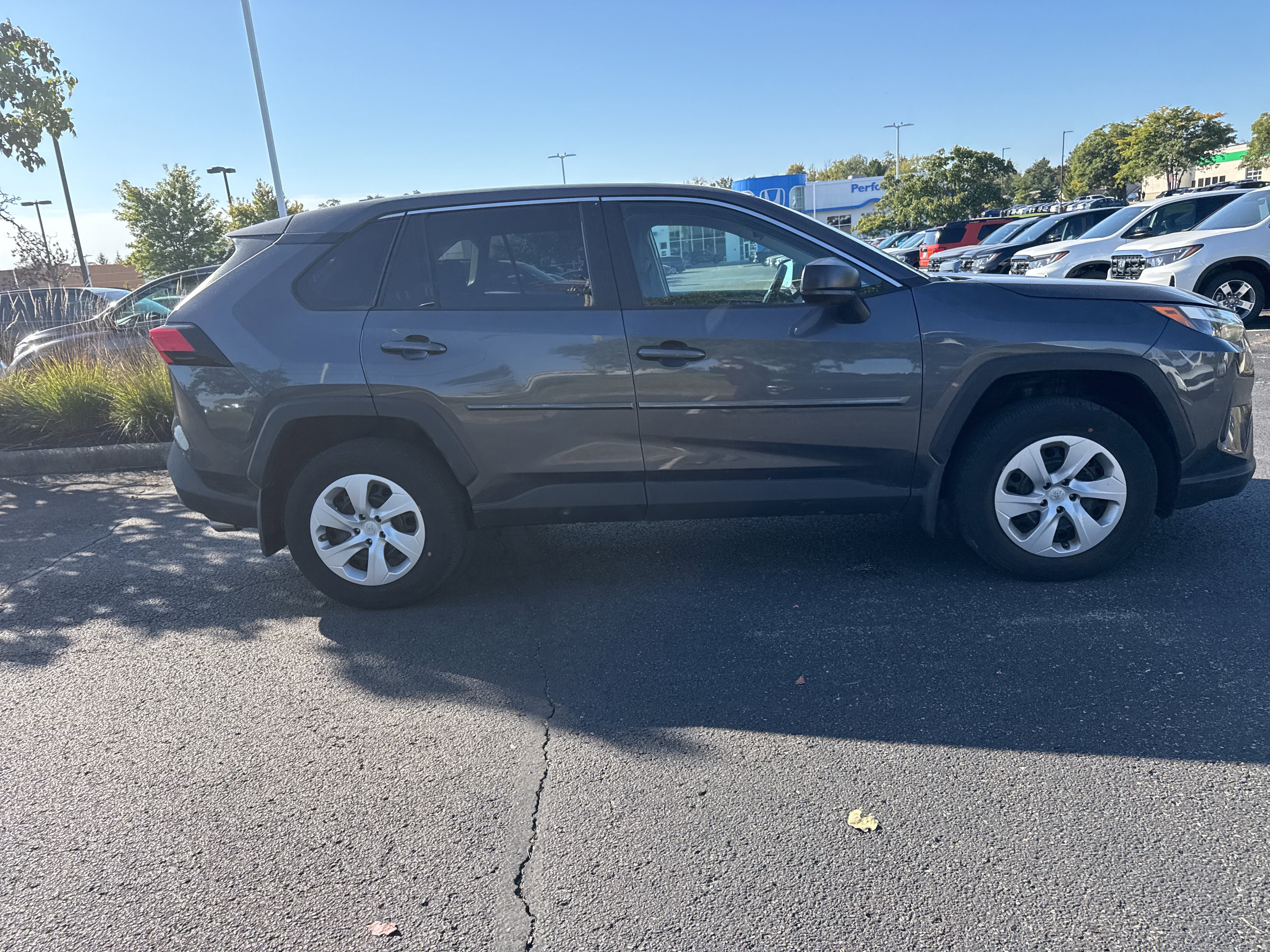 Used 2023 Toyota RAV4 LE AWD/4WD image 24