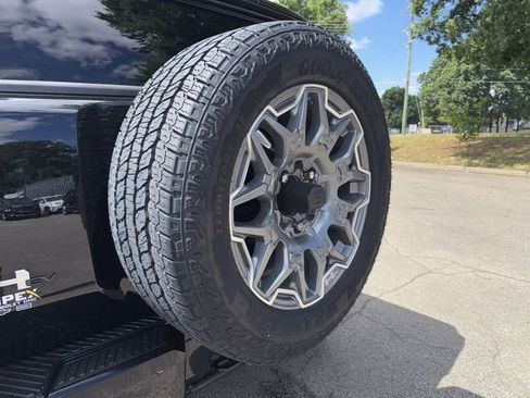 Used 2024 GMC Hummer EV 3X AWD/4WD image 32