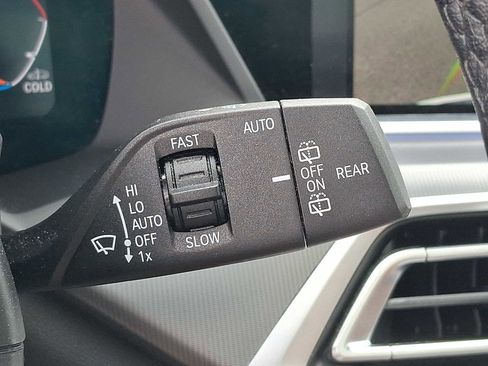 Used 2022 BMW X5 xDrive40i w/ Parking Assistance Package AWD/4WD image 27