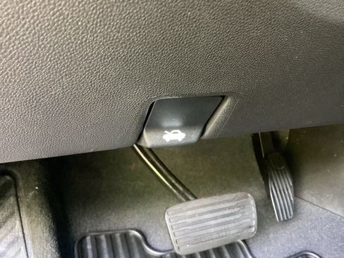 Used 2023 Chevrolet Silverado 1500 Custom AWD/4WD image 68