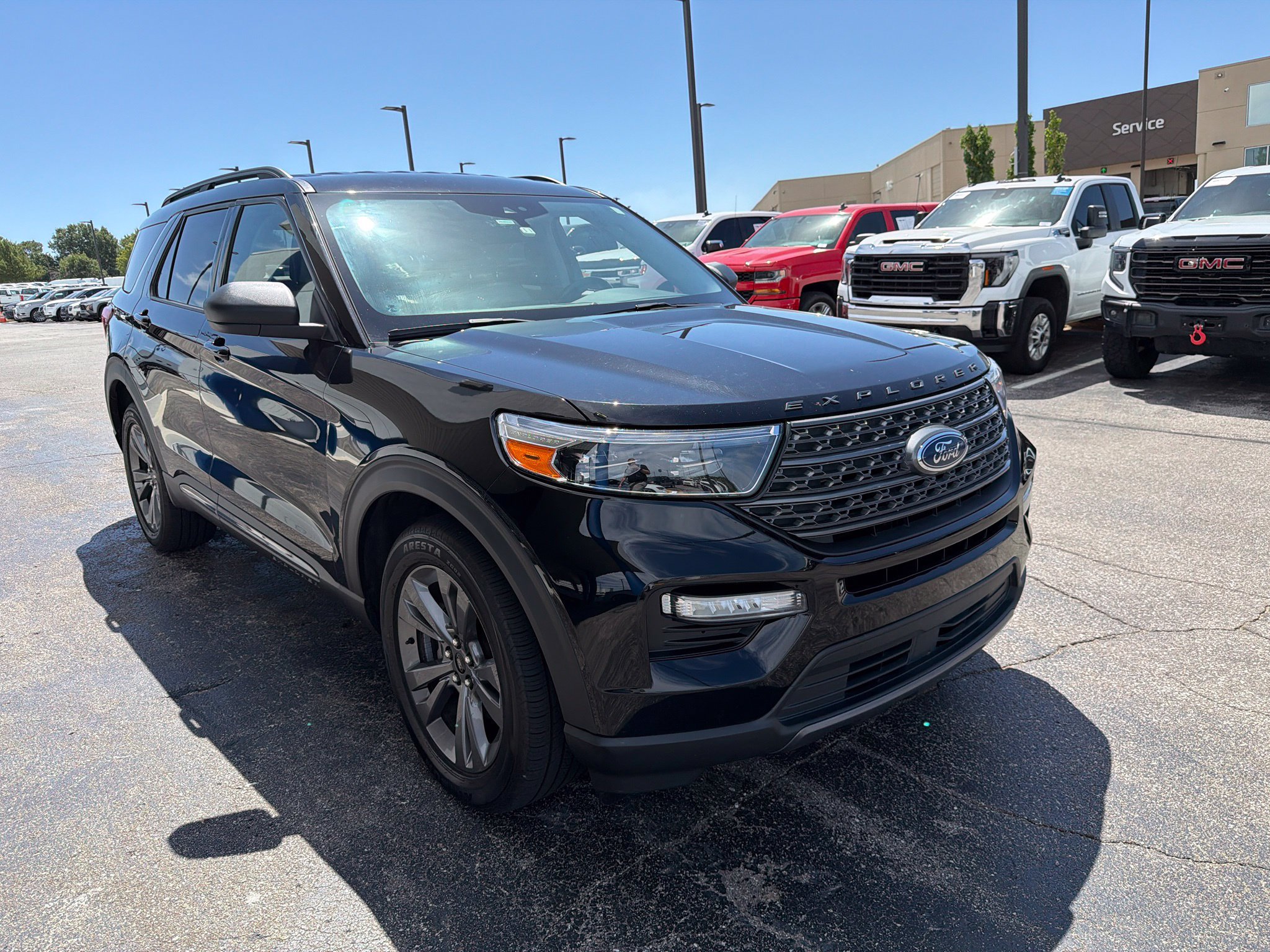 Used 2021 Ford Explorer XLT w/ Equipment Group 202A AWD/4WD image 4