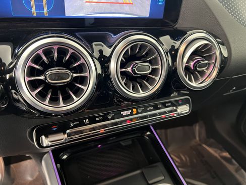 Certified 2025 Mercedes-Benz GLA 250 4MATIC image 31