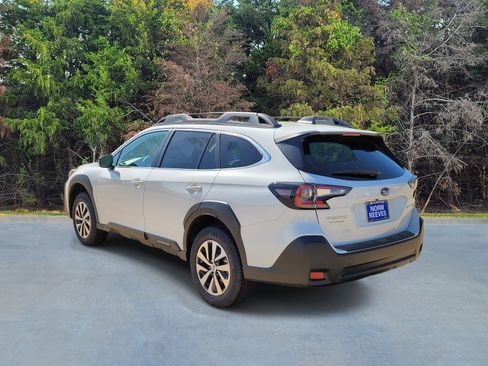Used 2025 Subaru Outback Premium image 20