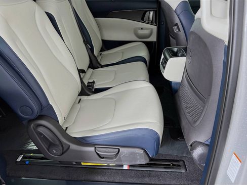 New 2026 Kia Carnival SX w/ SX Dark Edition Package FWD image 24