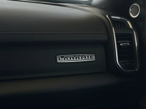 Used 2025 RAM 2500 Laramie AWD/4WD image 32