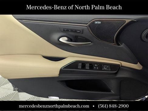 Used 2019 Lexus ES 350 Ultra Luxury image 28