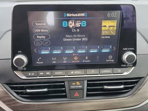 Used 2025 Nissan Altima 2.5 SV image 16