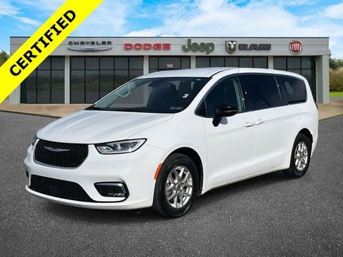 Certified 2024 Chrysler Pacifica Touring-L image 39