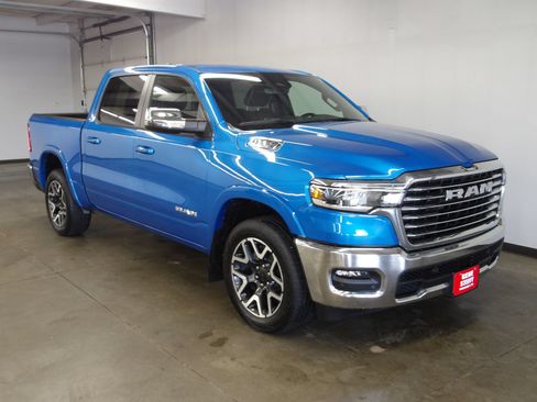 Used 2025 RAM 1500 Laramie AWD/4WD image 3