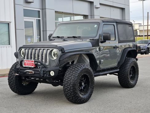 Used 2020 Jeep Wrangler Sport image 3