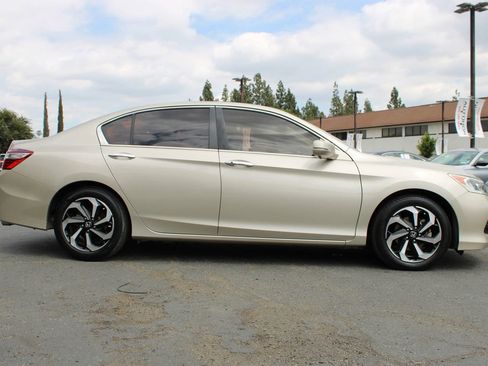 Used 2016 Honda Accord EX image 40