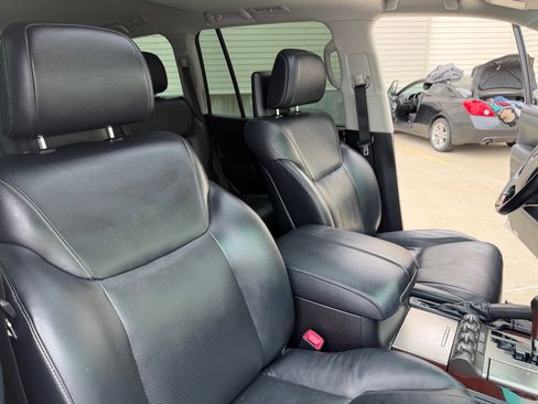 Used 2013 Lexus LX 570 4WD w/ Luxury Pkg image 27