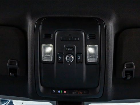 Used 2021 GMC Yukon XL SLT w/ SLT Luxury Package RWD image 25