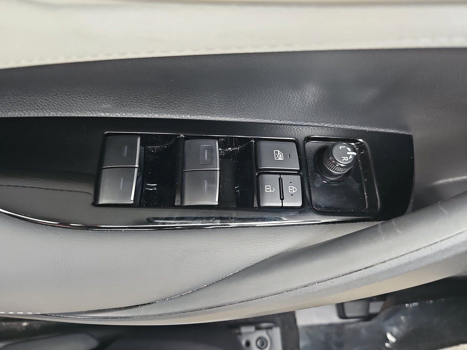 Used 2023 Toyota Corolla SE FWD image 24