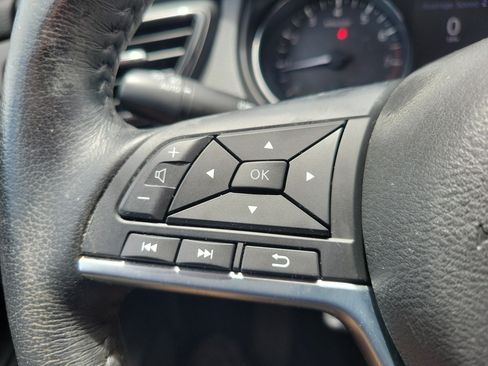 Used 2019 Nissan Rogue SV w/ Premium Package FWD image 19
