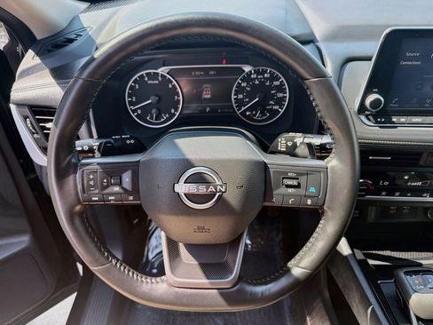 Used 2025 Nissan Rogue SV AWD/4WD image 18