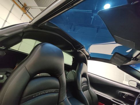Used 2004 Chevrolet Corvette Coupe w/ Preferred Equipment Group RWD image 14
