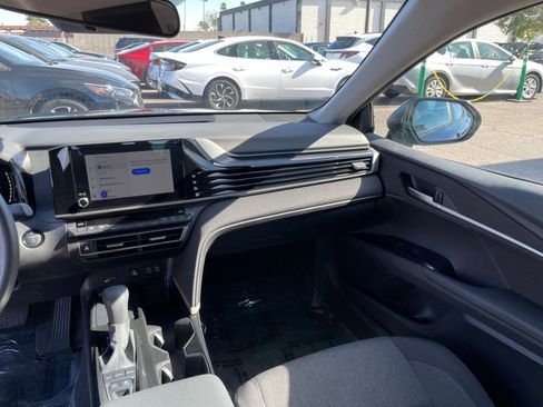 Used 2025 Toyota Camry LE image 34