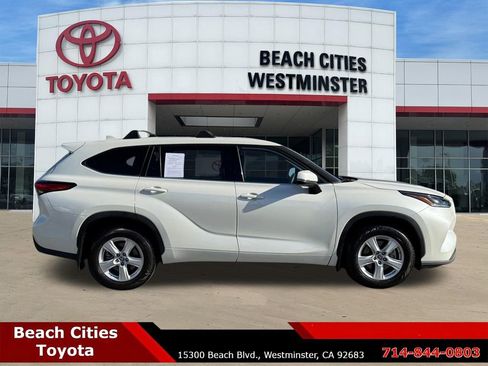 Used 2021 Toyota Highlander L FWD image 13