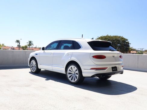 Certified 2023 Bentley Bentayga AWD/4WD image 3